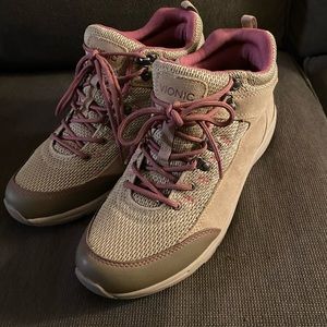 Women’s Hiking shoes